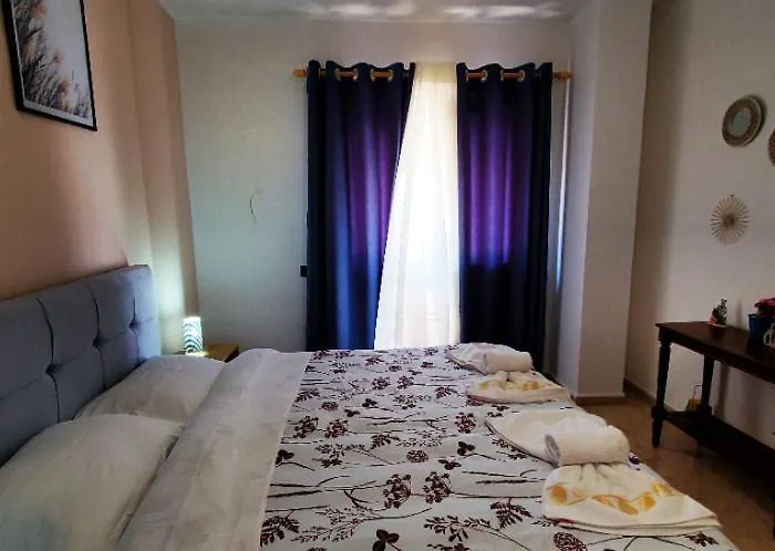 Wonderful Rooftop Pensión Tirana