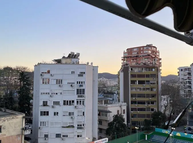 Wonderful Rooftop 招待所 地拉那